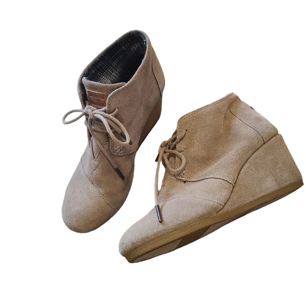 TOMS Size 7.5 Taupe Wedge Heel Suede Ankle Bootie